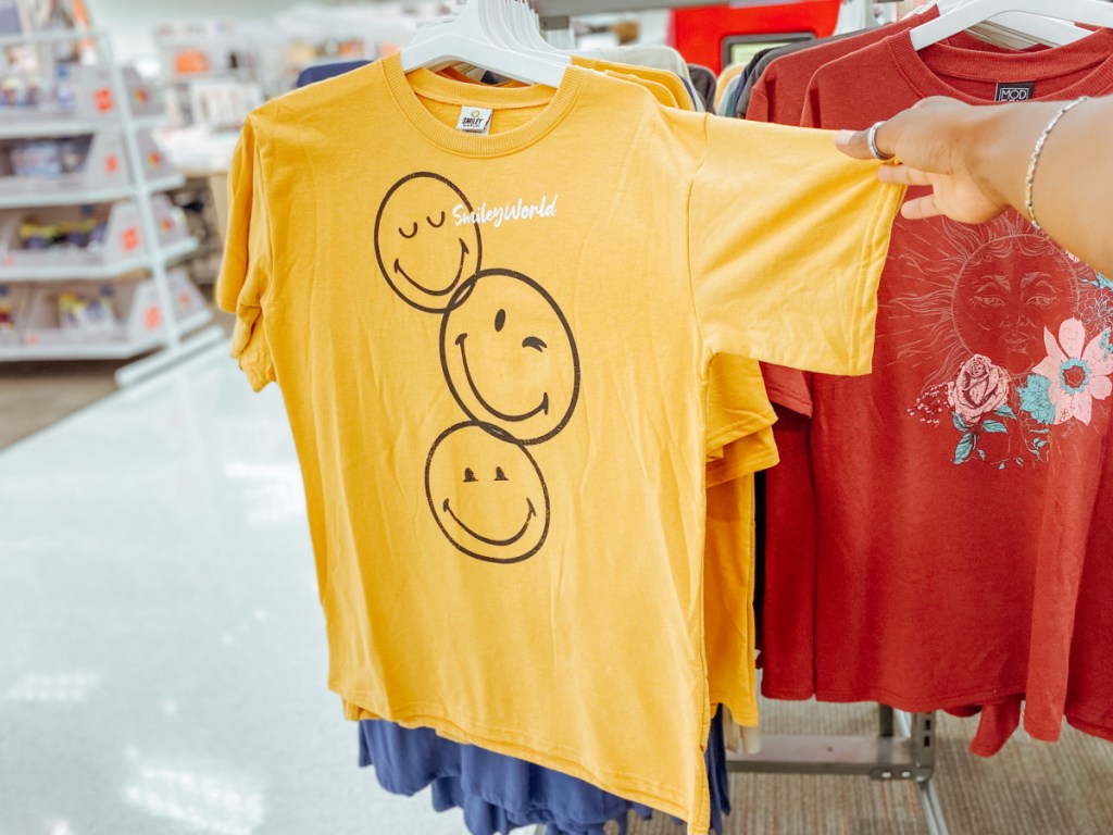 women's smiley face t shirt 