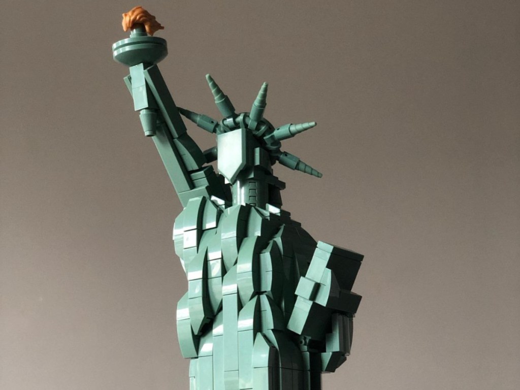 lego set depicting Statue of Liberty