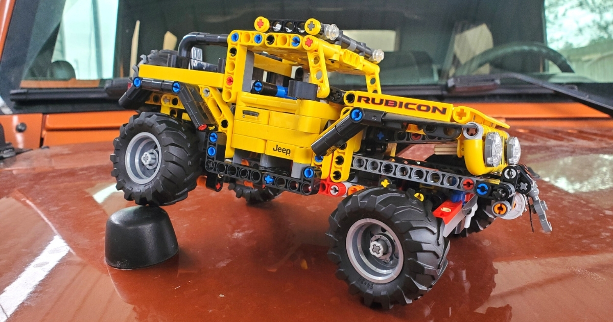 LEGO Technic Jeep Wrangler Building Set