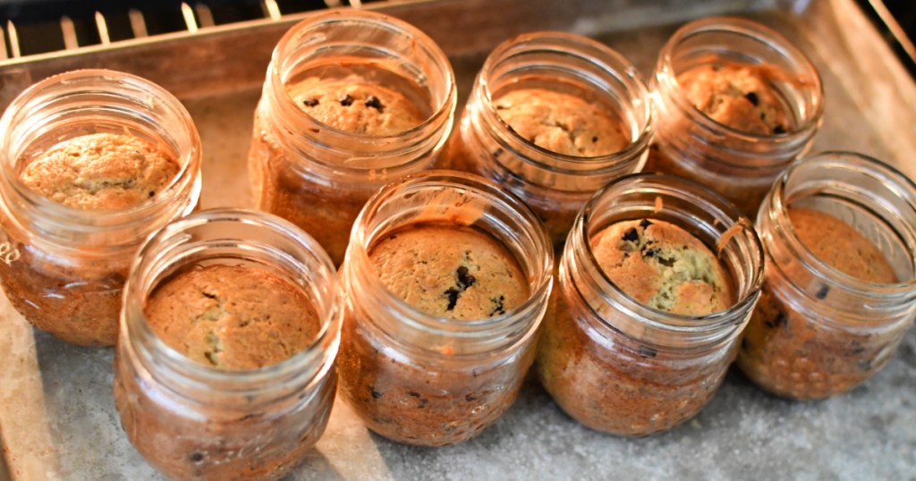 banan bread jars in the oven