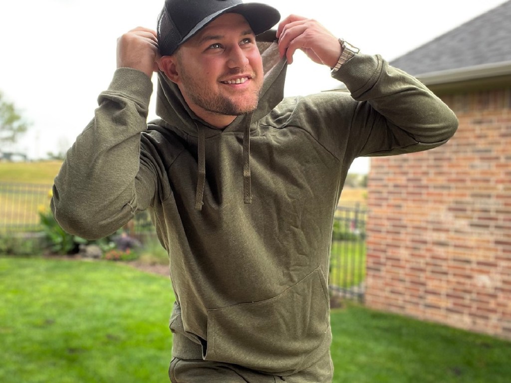 man wearing 32 Degrees Men's Cotton Terry Pullover Crew