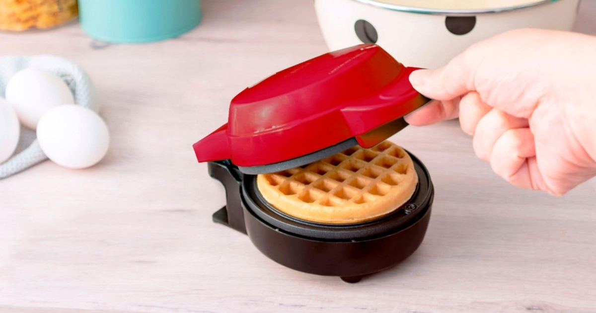 Bella Mini Waffle Maker in Red