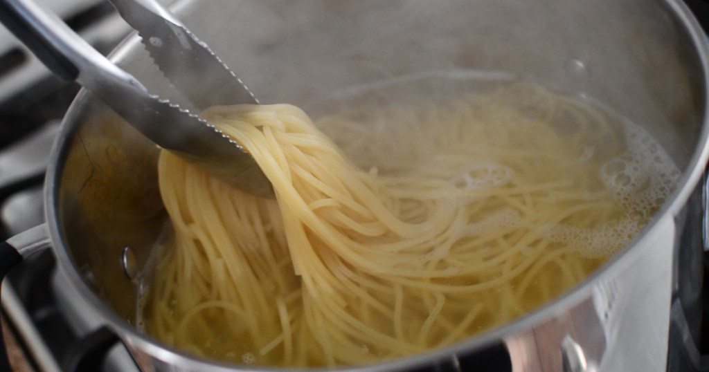 cooking spaghetti noodles