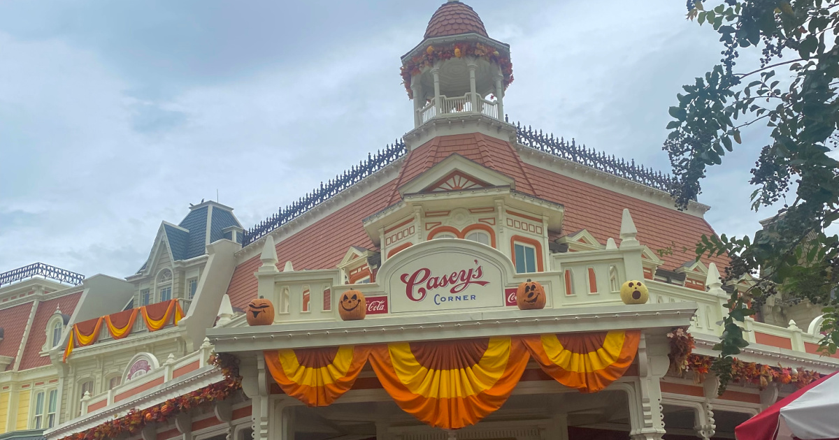 disney Halloween tips main street halloween decorations