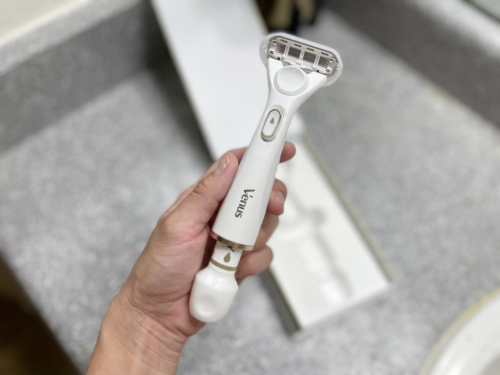 venus w: olay razor in hand