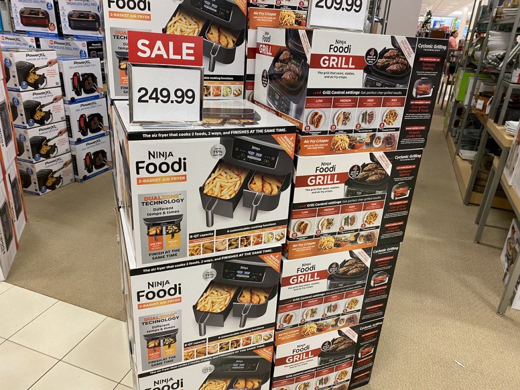 Ninja Foodi display pile