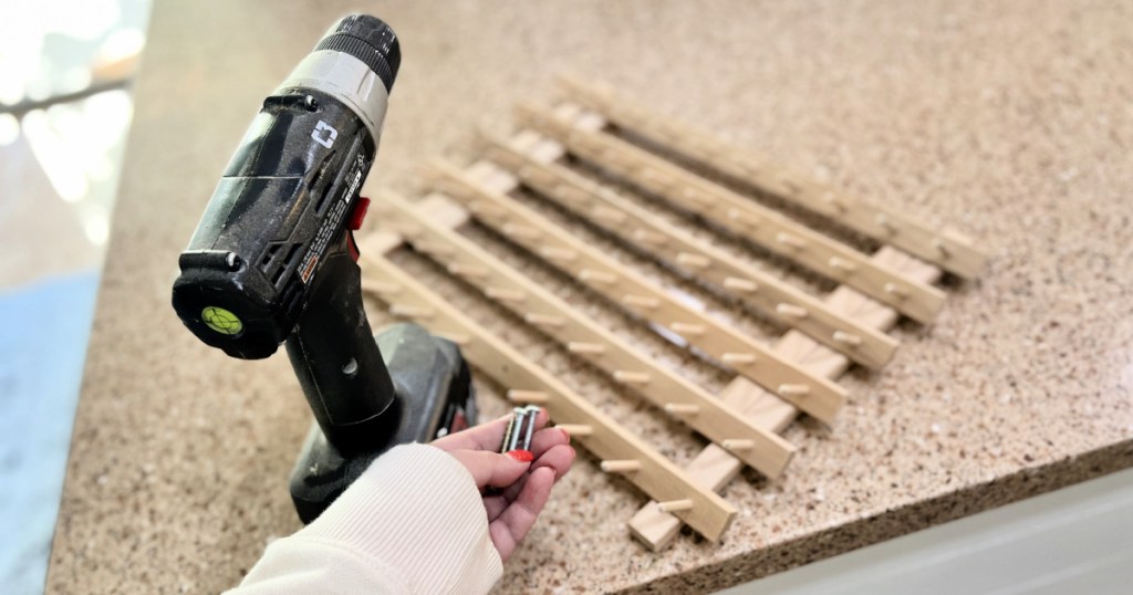 thread rack with drill and wall screws