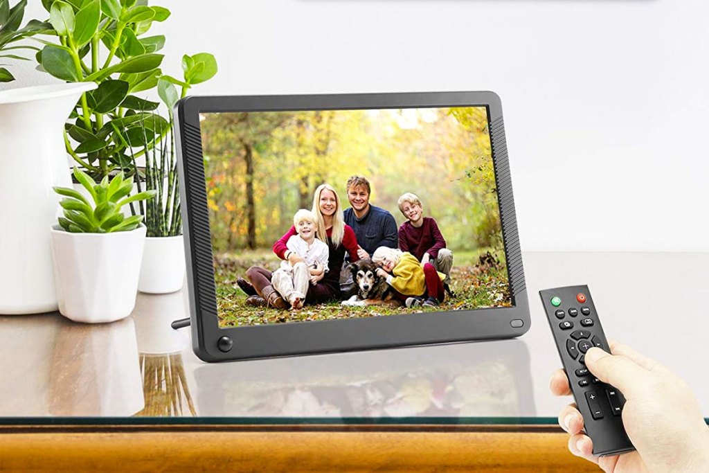 pointing remote at digital frame