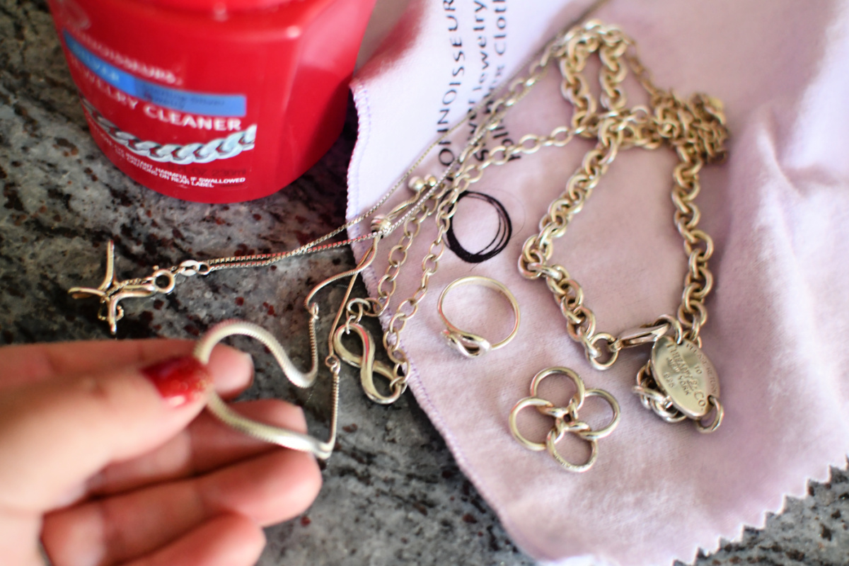 silver jewelry after cleaning using dip cleaner