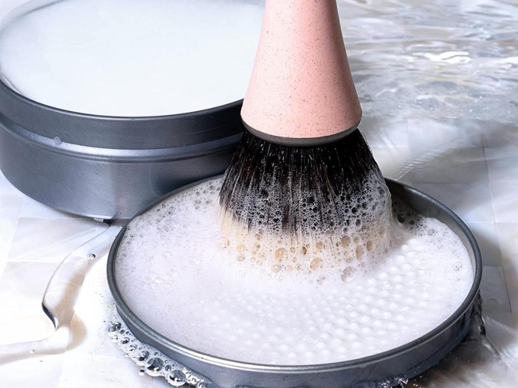 makeup brush being cleaned with ecotools brush cleaning pads