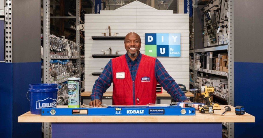 Lowe's employee at DIY-U desk