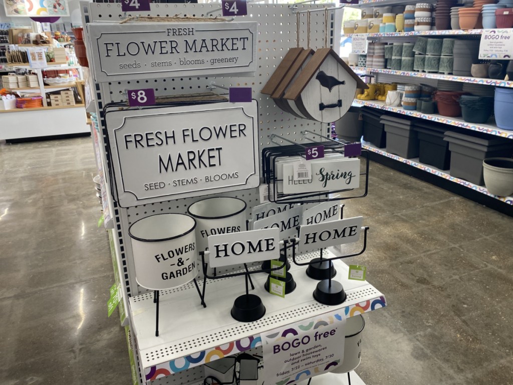 wall and garden decor in store