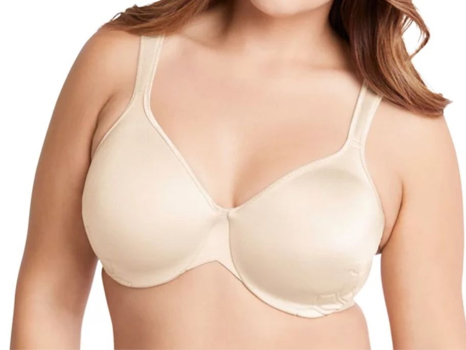 woman wearing an off-white underwire Bali bra