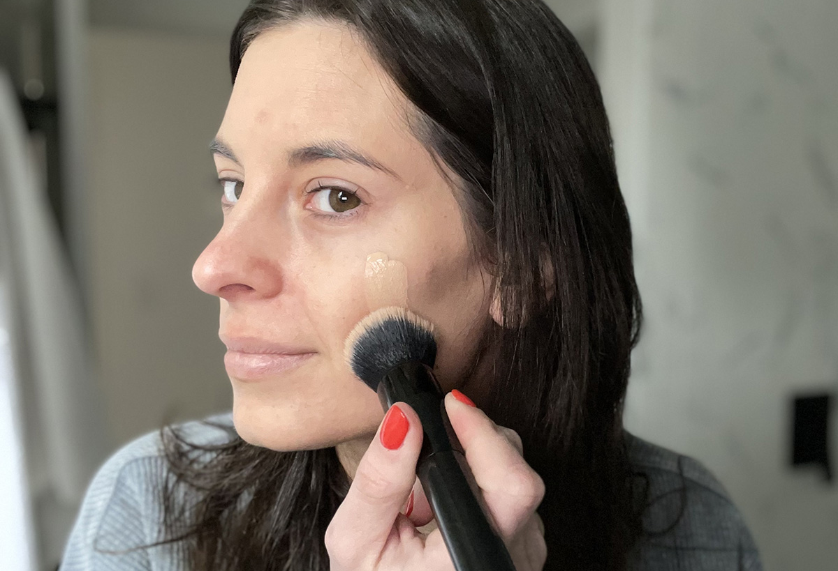 woman applying foundation