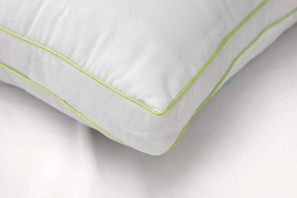 sensorpedic gussted pillow