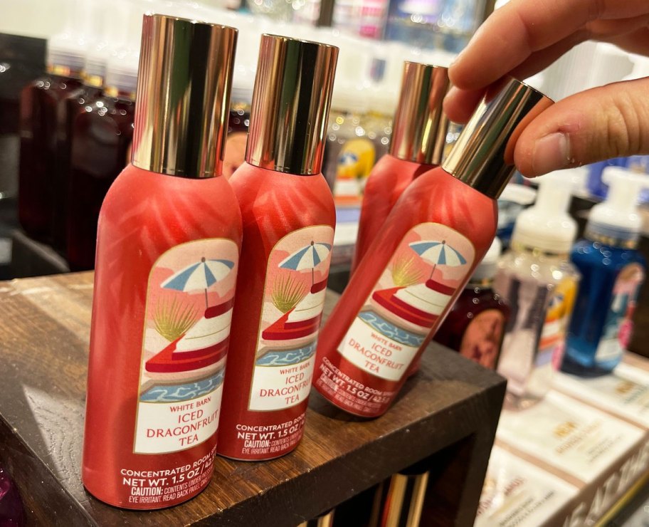 hand grabbing bath & body works room spray