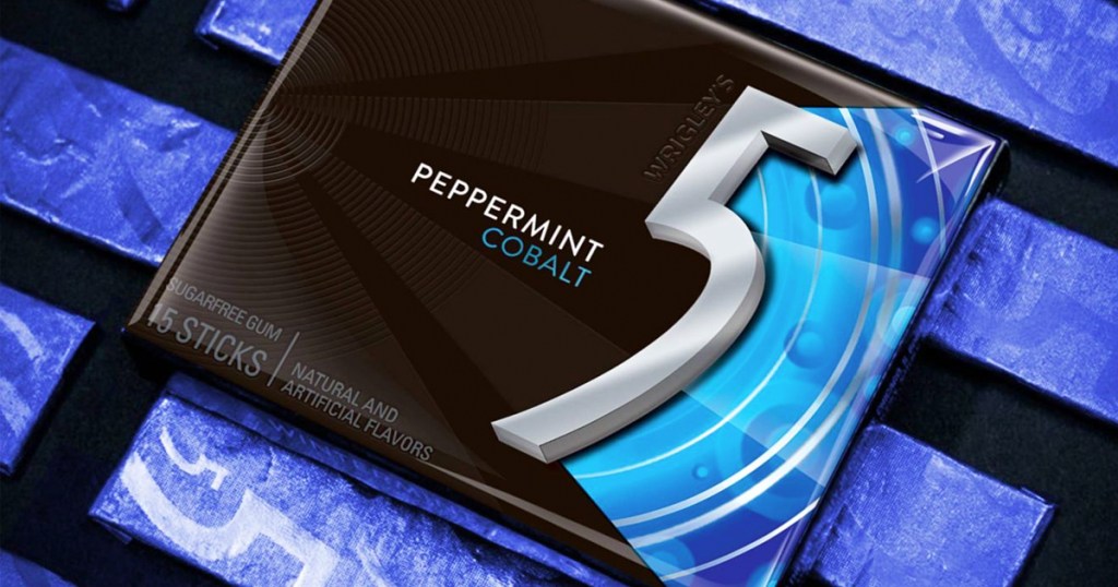 pack of 5 gum on top of blue sticks of gum