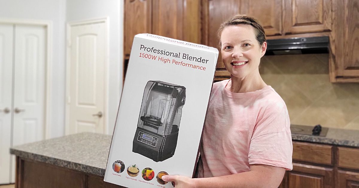 woman holding Vevor blender 