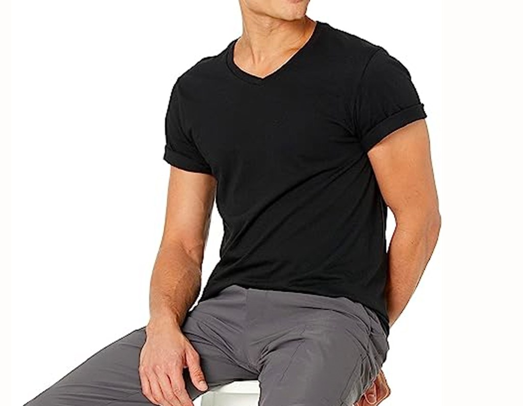 Amazon Basics V-Neck in Black