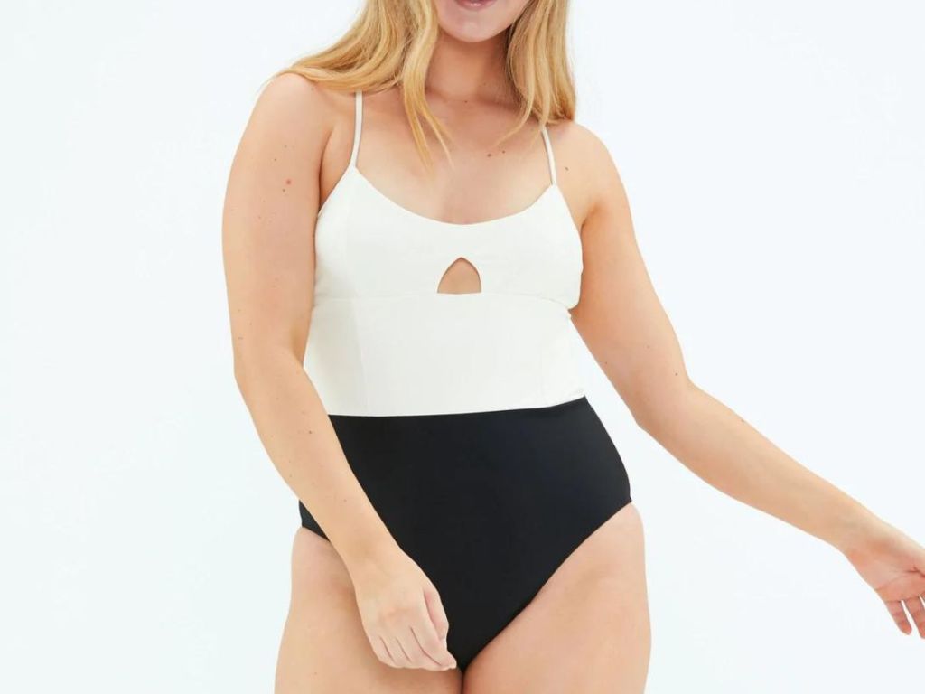 woman wearing white and black swimsuit