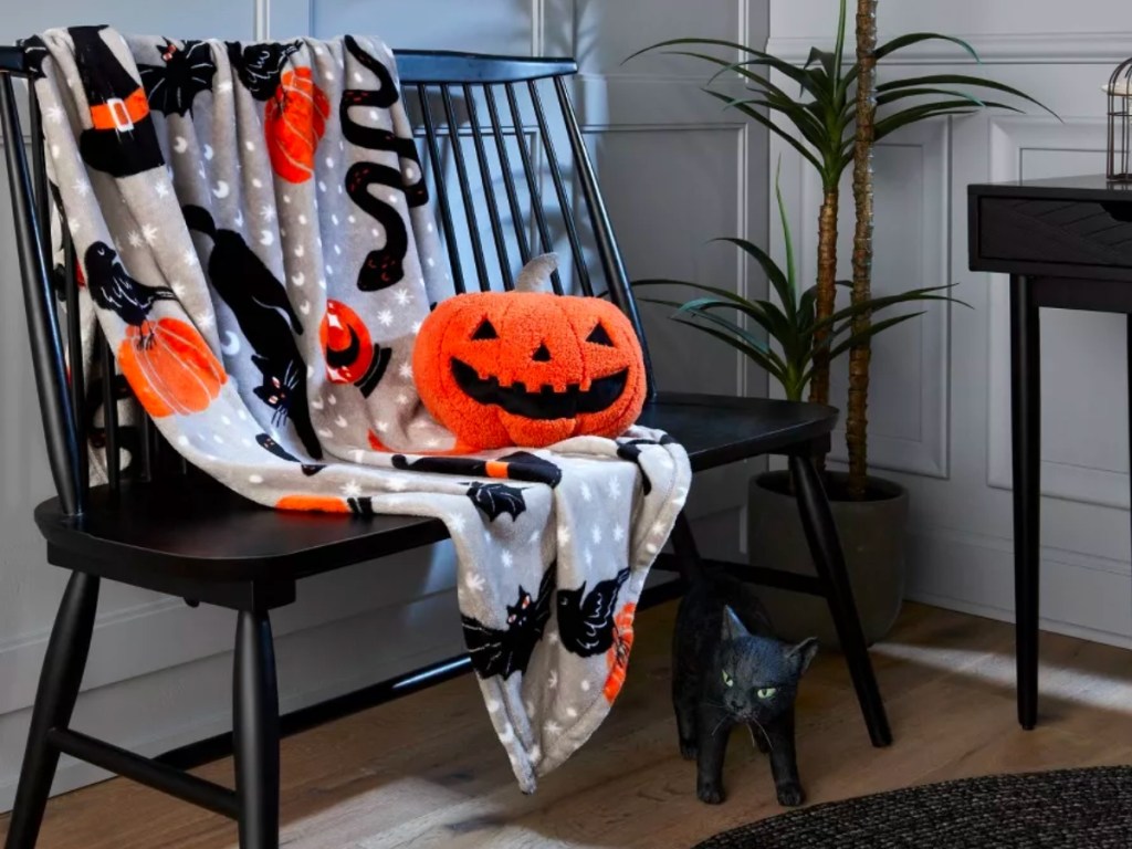 Hyde & EEK! Boutique Halloween Icons Printed Plush Throw Blanket