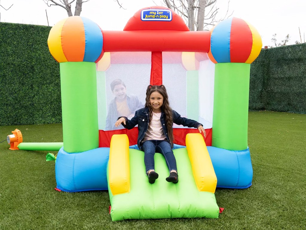 kids playing on Inflatable Bounce House with Slide