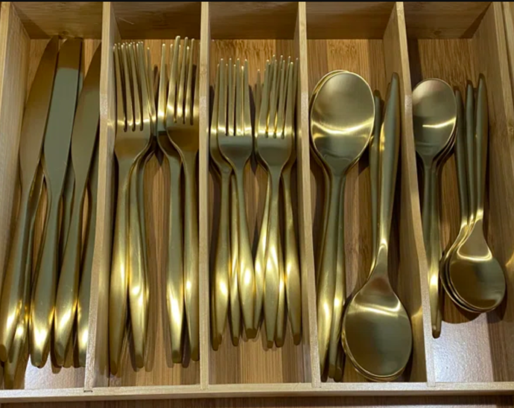 The Milano Gold Flatware sert