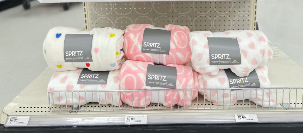 Spitz Hearts Plush Throw Blanket Ivory