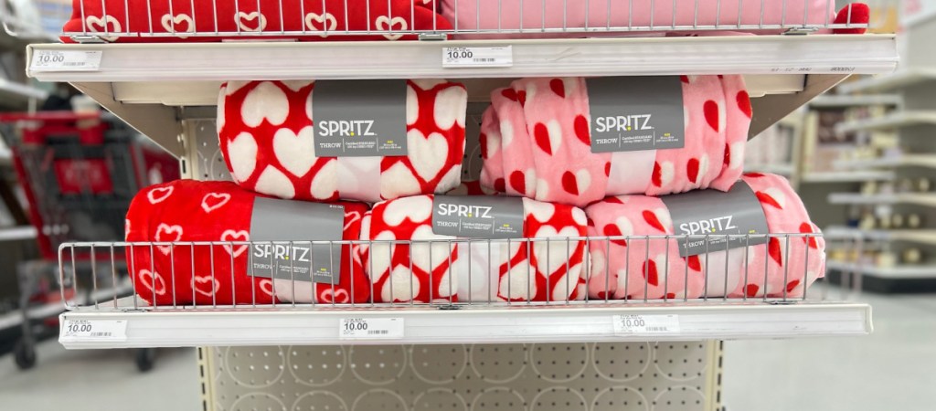 Spitz Large Hearts Plush Throw Blanket Red