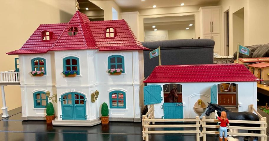 Front view of the Schleich Horse Club