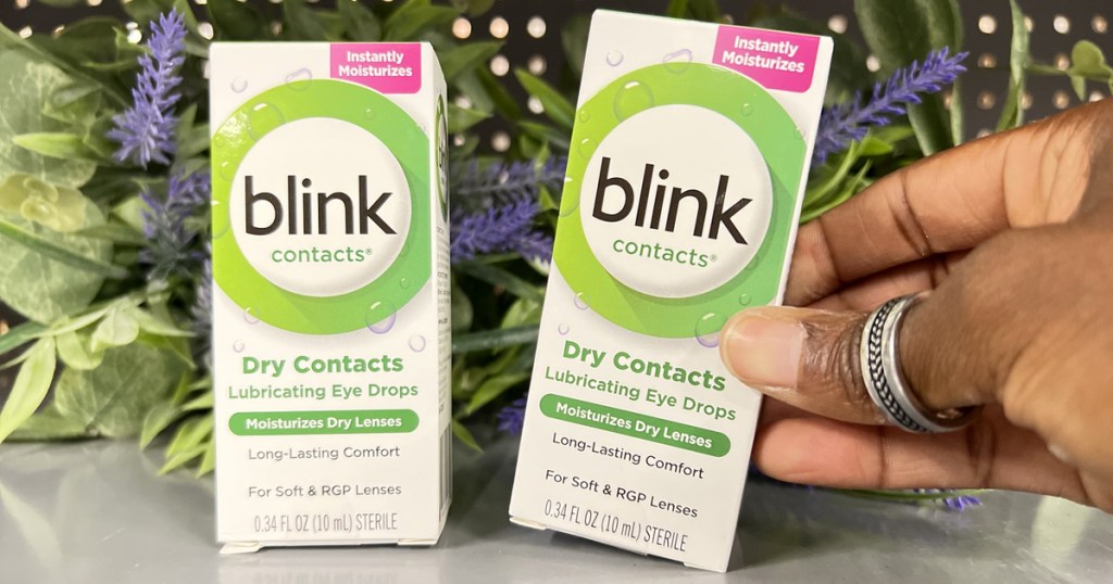 holding boxes of blink contact solution