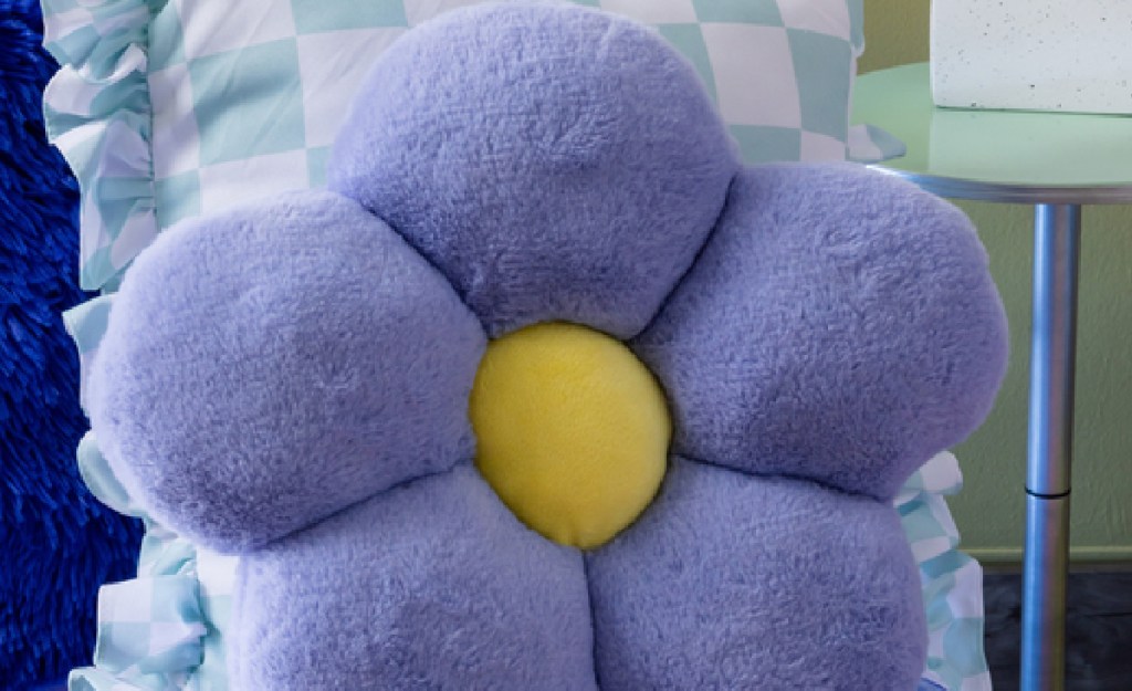 Flower Pillow in blue