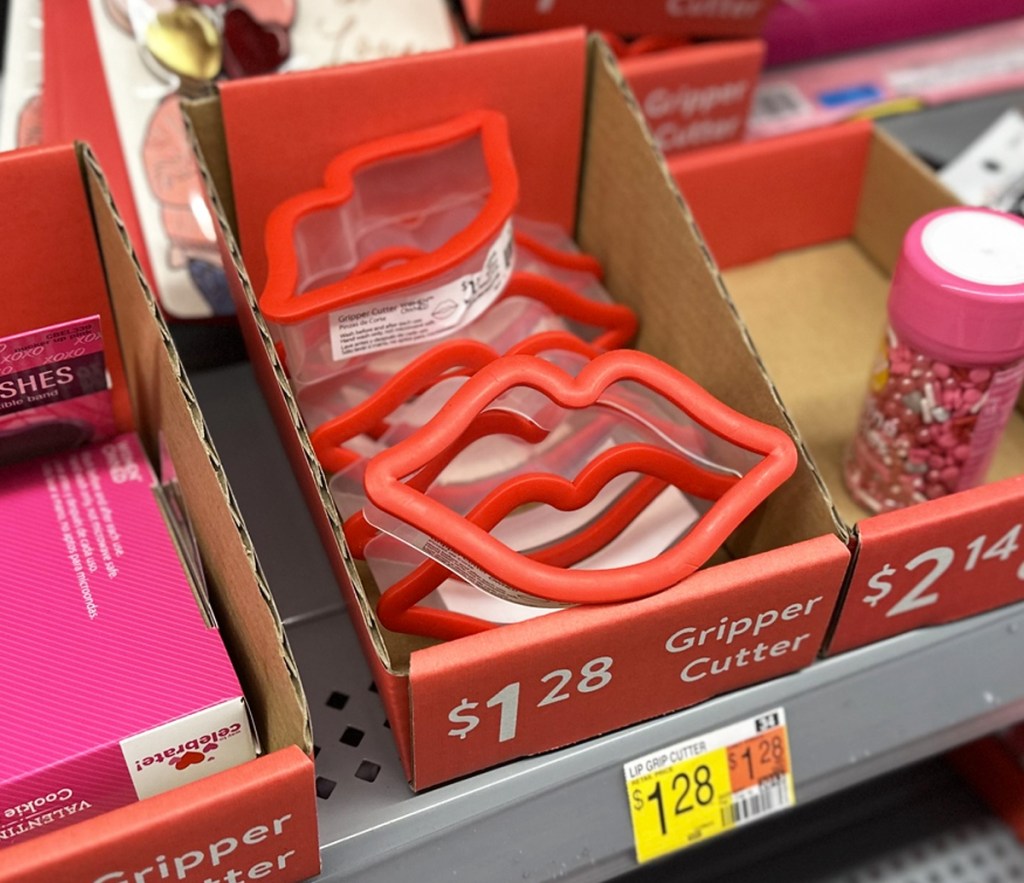 heart shaped plastic cookie cutters