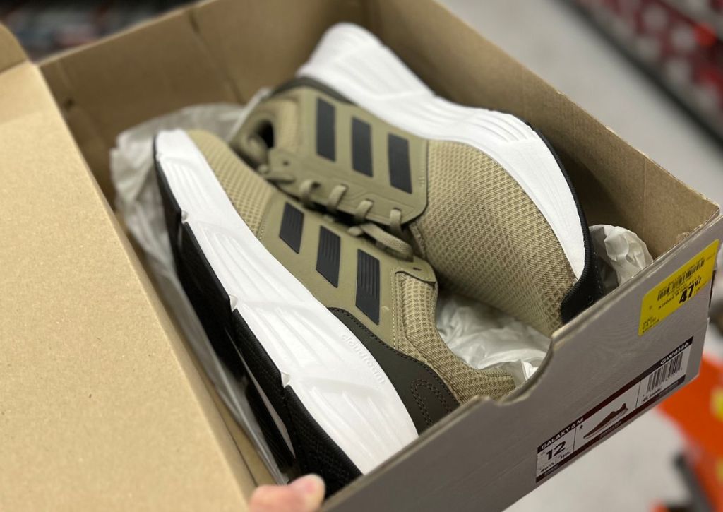 Mens adidas galazy 6 in a shoe box