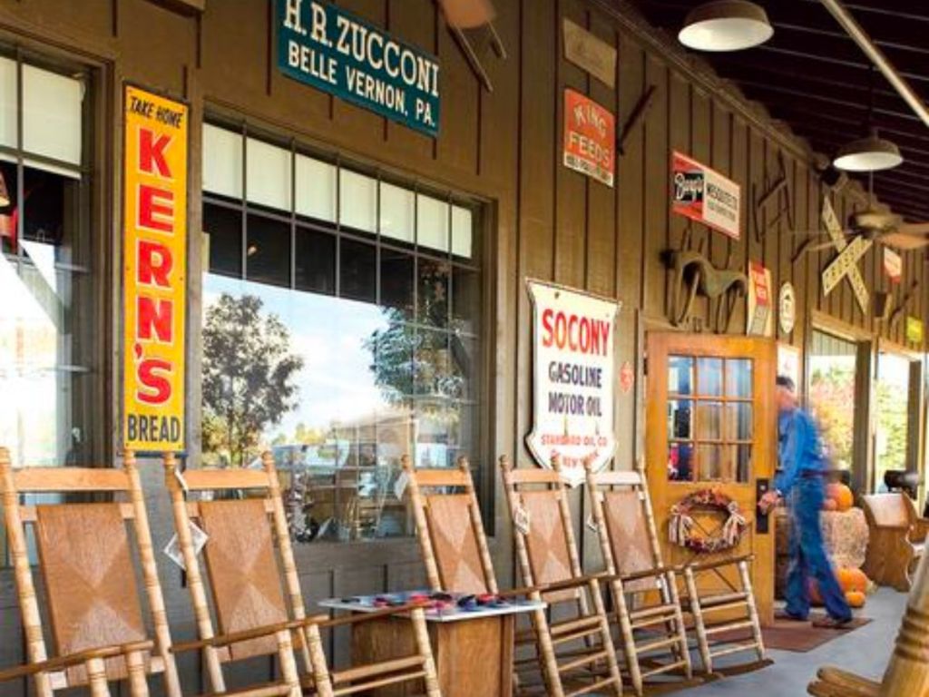 cracker barrel front porch exterior