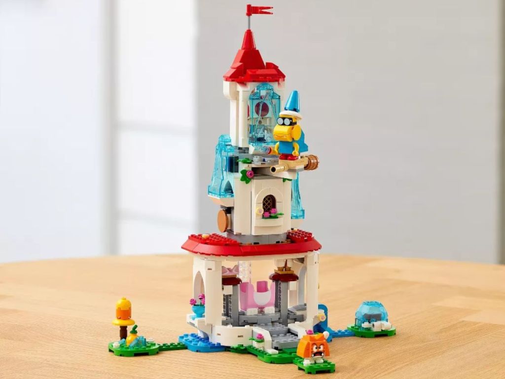 LEGO Super Mario Cat Peach Suit and Frozen Tower Expansion Set