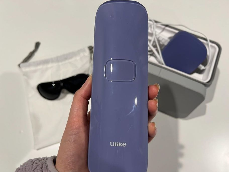 Hand holding a Ulike Air 3 Ice-Cooling IPL Laser Hair Removal Handset