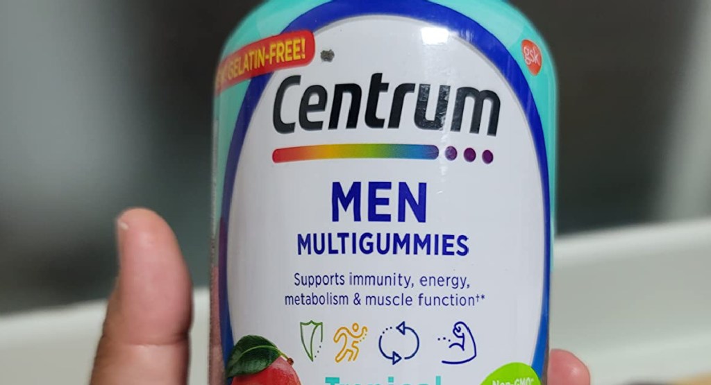 hand holding centrum men multigummies