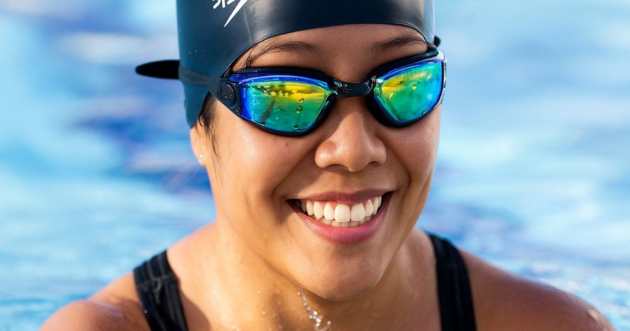 woman wearing Aegend Swim Goggles in the swimming pool