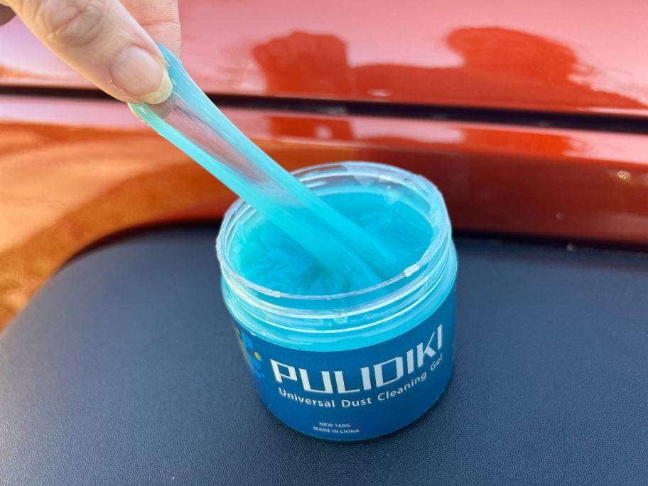 Pulidiki Cleaning Gel being stretched 