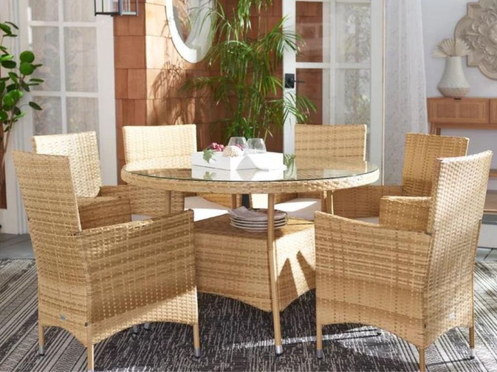 Patio dining set with 4 chairs and a table
