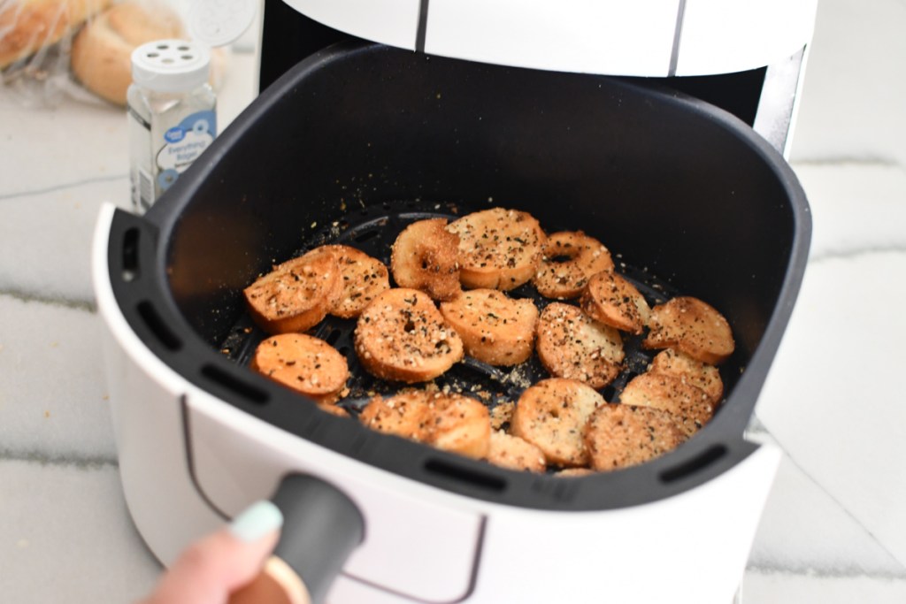 air fryer bagel slices in the air fryer