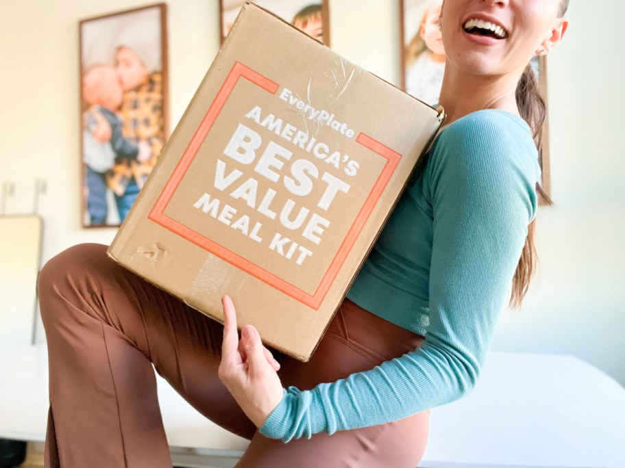 person holding EveryPlate box