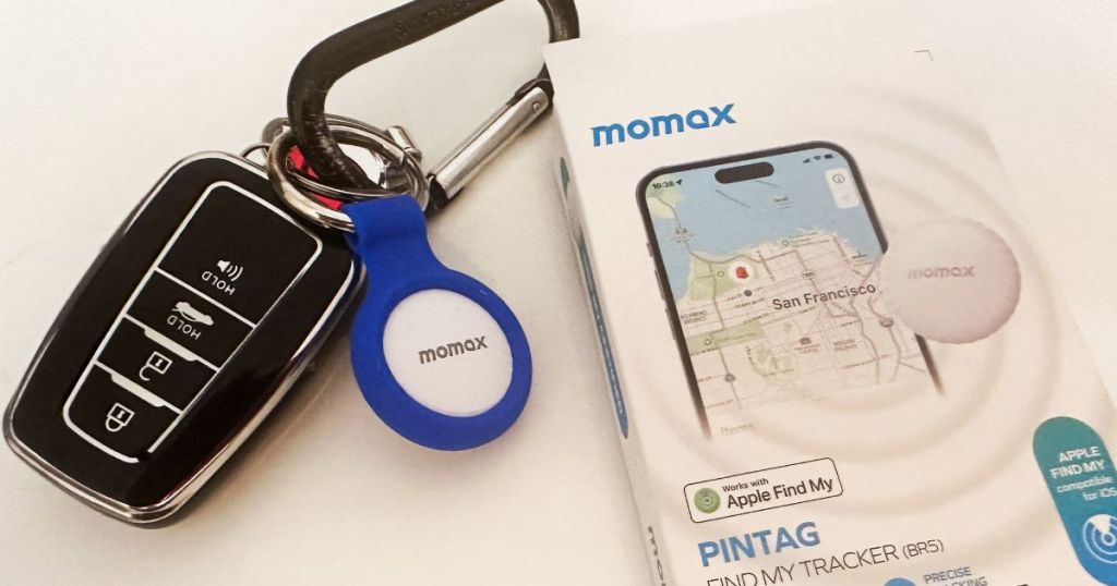 MOMAX Tracker Tag shown on keys and with box
