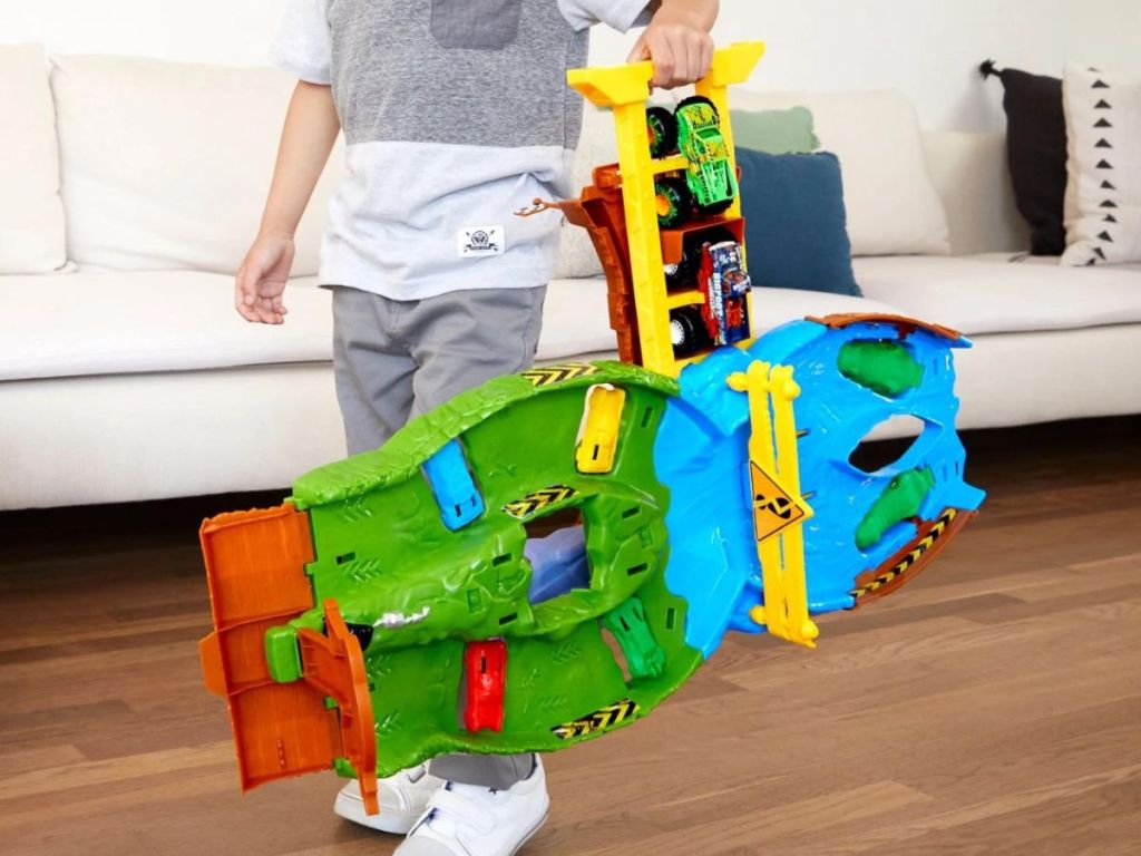 Hot Wheels Monster Trucks Wreckin' Raceway Playset