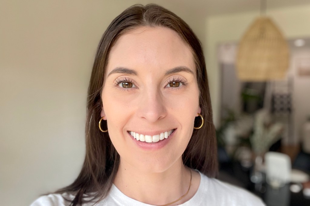 woman wearing brunette false lashes 