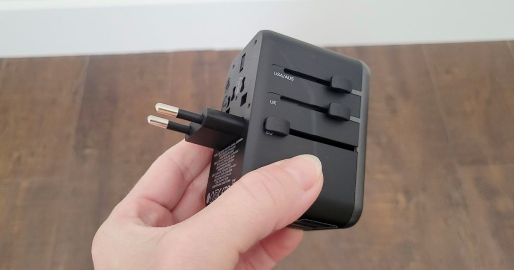 hand holding black momax charger 