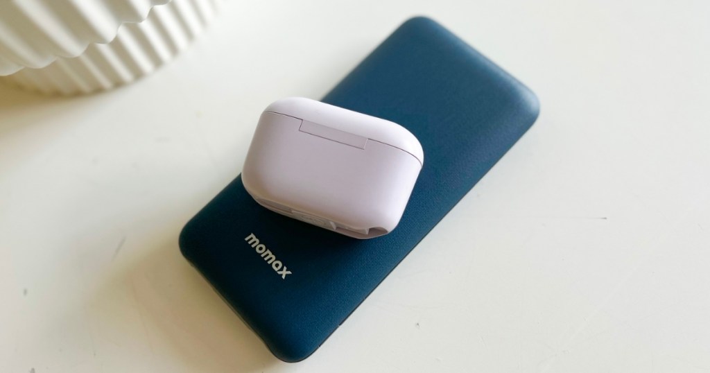 momax portable charger and apple airpods case