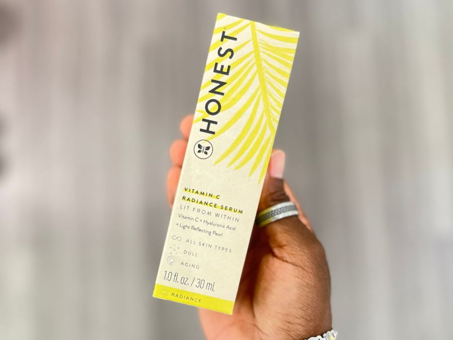 hand holding up honest beauty vitamin c serum 