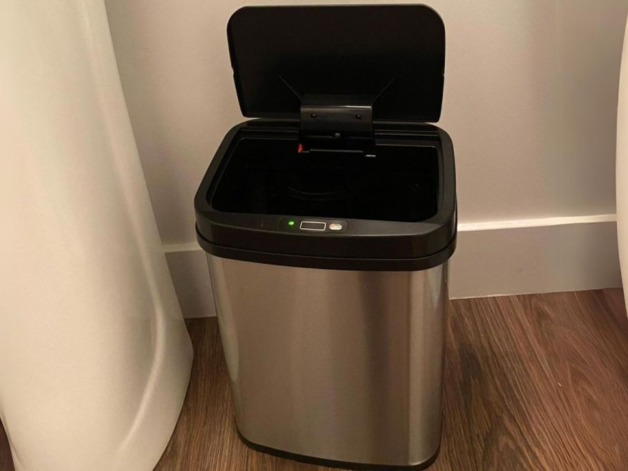 insignia 3 gallon trash can on bathroom floor